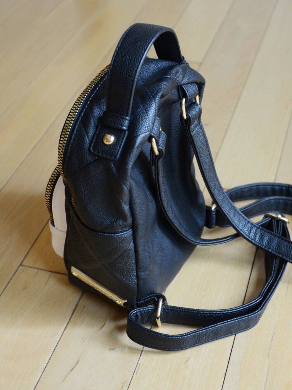 Betsey Johnson Mini Dog Face Backpack - Picture 5 of 12